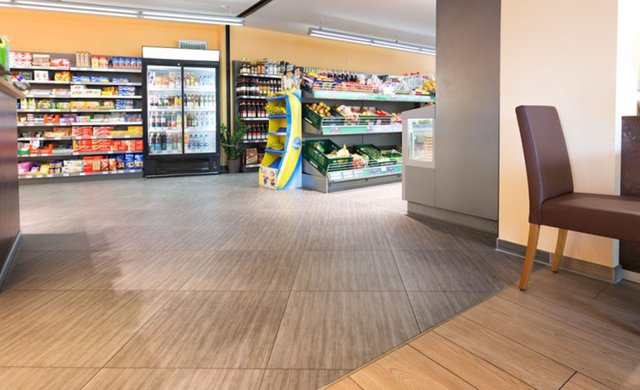 Bodenfliesen von Fliesen Kemmler bei der Bäckerei Wörz