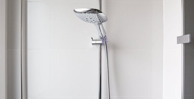 Wandfliesen in begehbarer Dusche