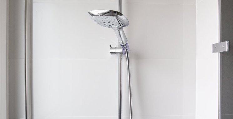 Wandfliesen in begehbarer Dusche