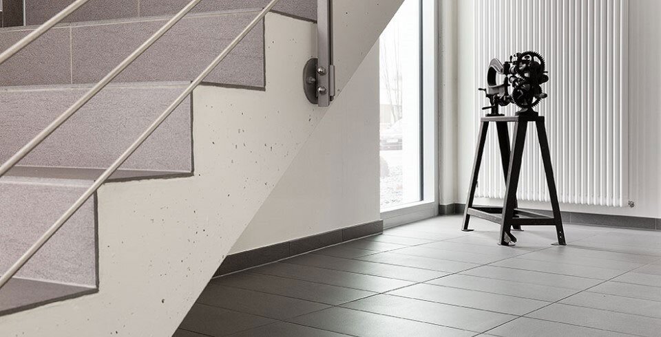 verflieste Treppe im Gewerbe