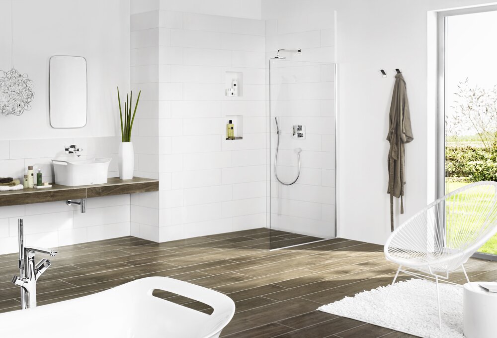 wedi Nische im fertigen Bad mit begehbarer Dusche
