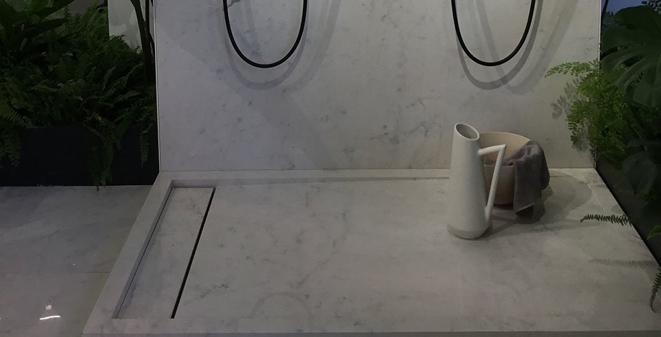 Duschtasse aus XL Fliesen auf der Cersaie 2019