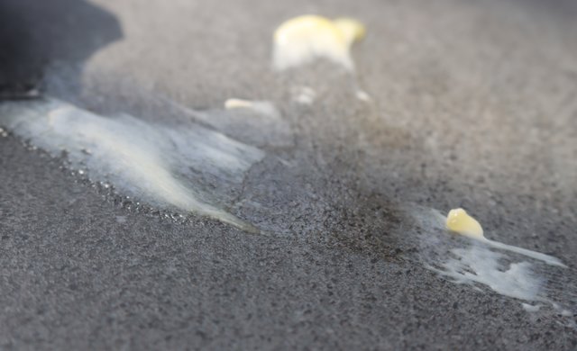 Butter auf Fliesen entfernen