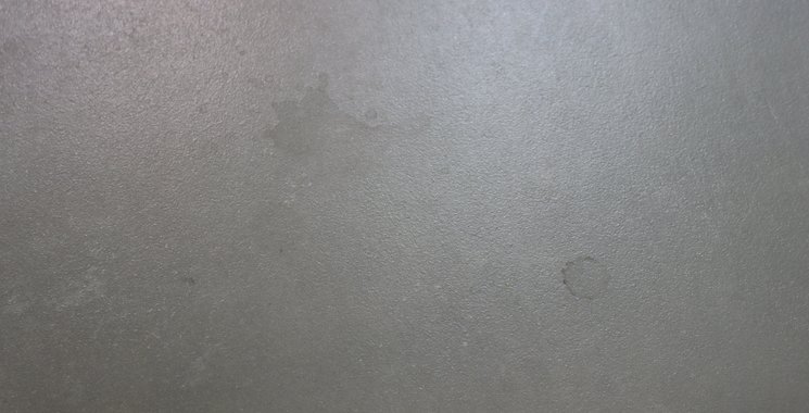 Kalkflecken auf Fliesen entfernen