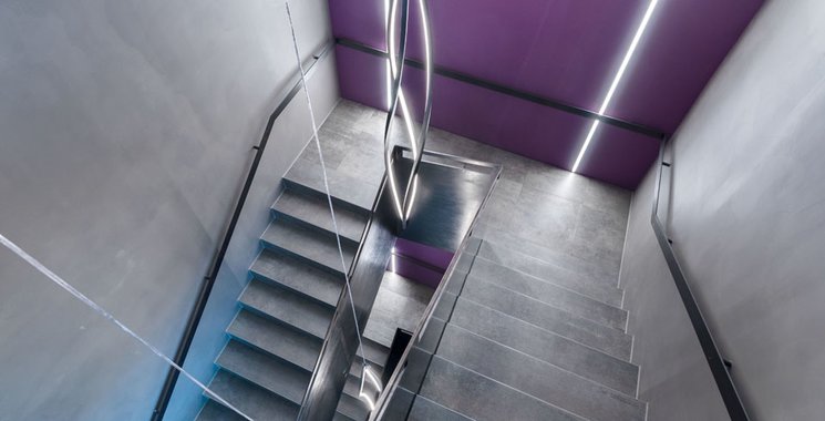 Treppenhaus mit Stufen Kemmler Ravello Betonoptik Referezobjekt KW automotive