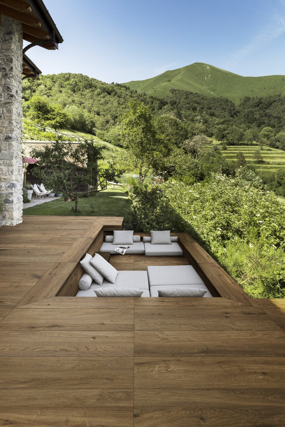 Terrassenfliesen in natürlicher Holzoptik