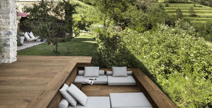 Terrassenfliesen in natürlicher Holzoptik