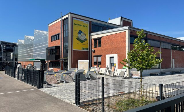 Fliesen Ausstellung Freiburg Außenbereich Fliesen-Kemmler Niederlassung mit Präsentationsflächen