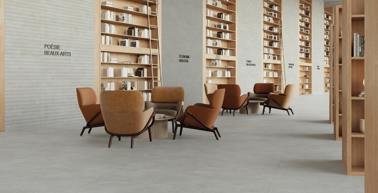 Graue Bodenfliesen in Natursteinoptik in moderner Bibliothek
